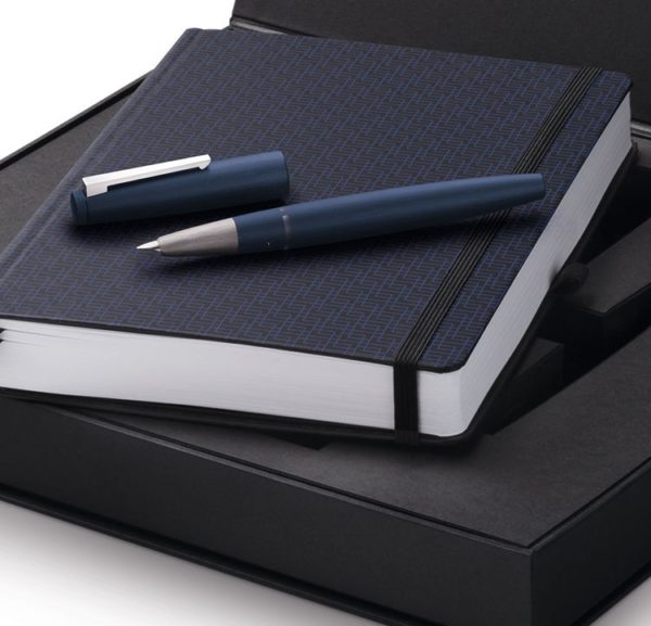 Lamy 2000 Blue Bauhaus Set close up