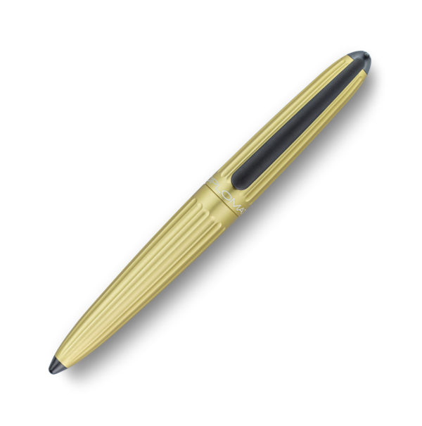 Diplomat Aero Champagne Fountain Pen Closed