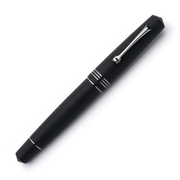 Leonardo Matte Black Fountain Pen Closed