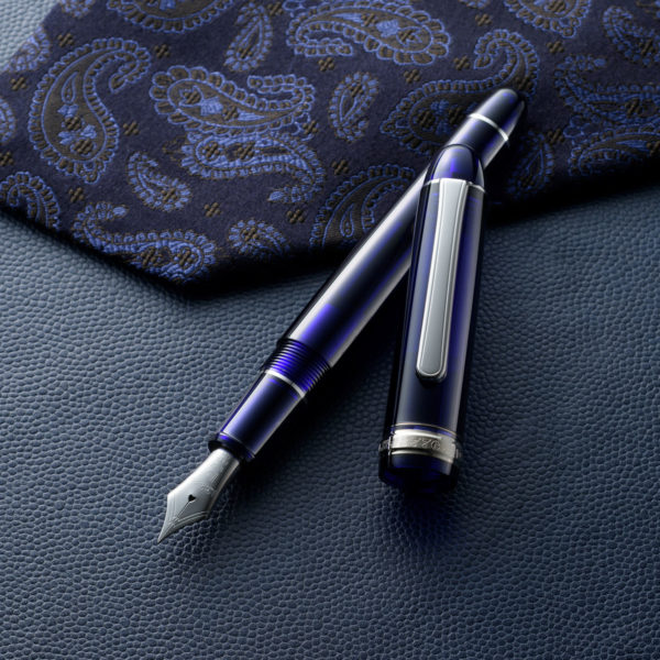 Platinum Fountain Pen Blue Silver Trim Show